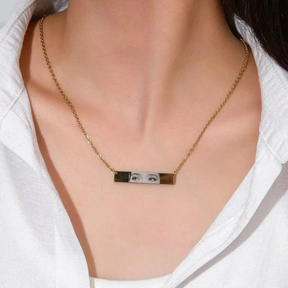 18in Custom Eye Photo Necklace